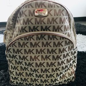 ❤️Gorgeous backpack by Michael Kors
